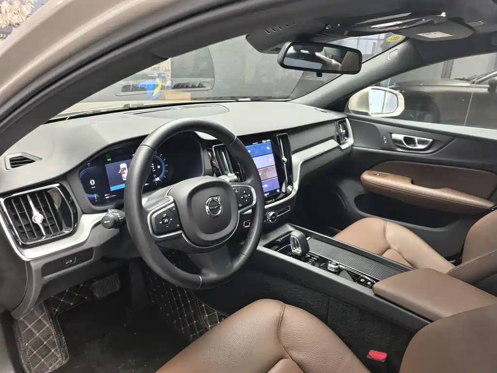 Volvo Volvo S60 2025 B4 Comfort Luxury Edition 2025 - thumbnail 4