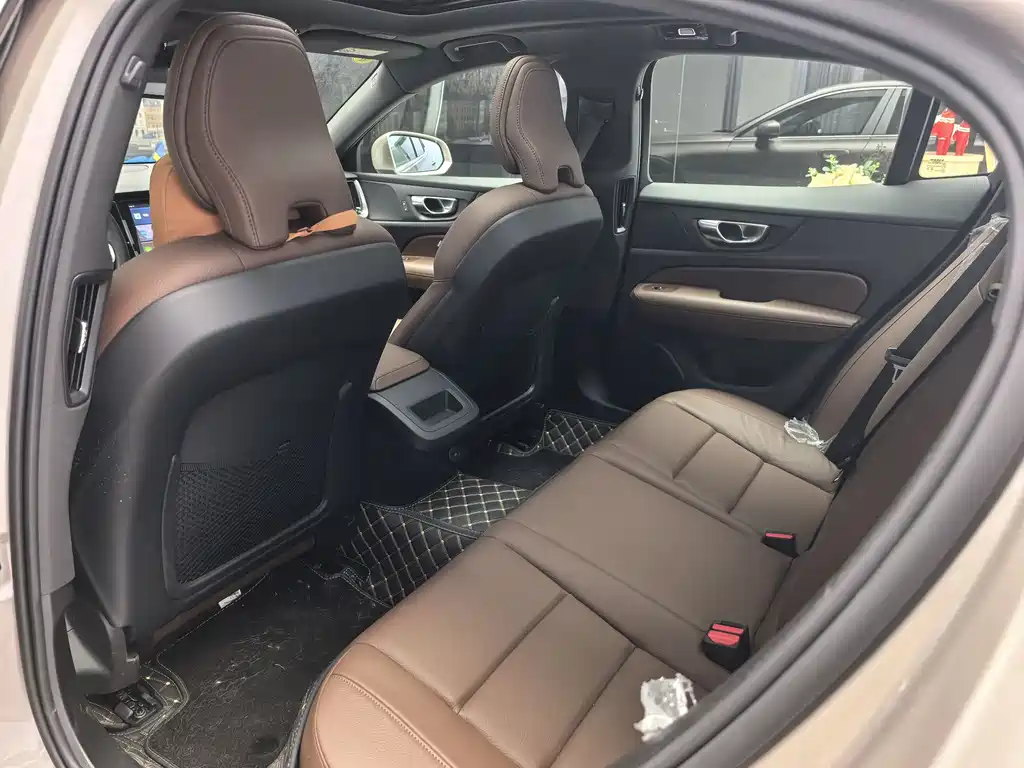 Volvo Volvo S60 2025 B4 Comfort Luxury Edition 2025 - thumbnail 6