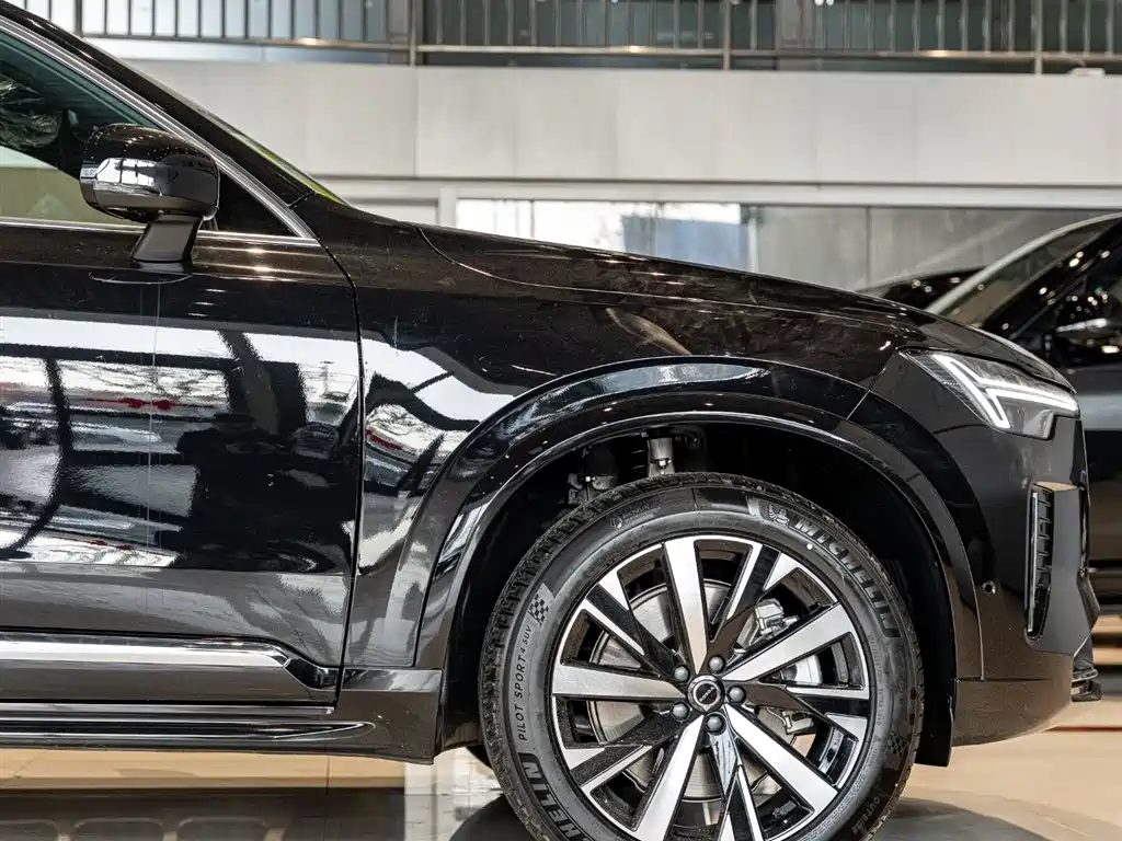 Volvo Volvo XC90 T8 Inscription AWD PHEV 2025 Model Year Mid-cycle Refresh 7-seat 2026 - thumbnail 5