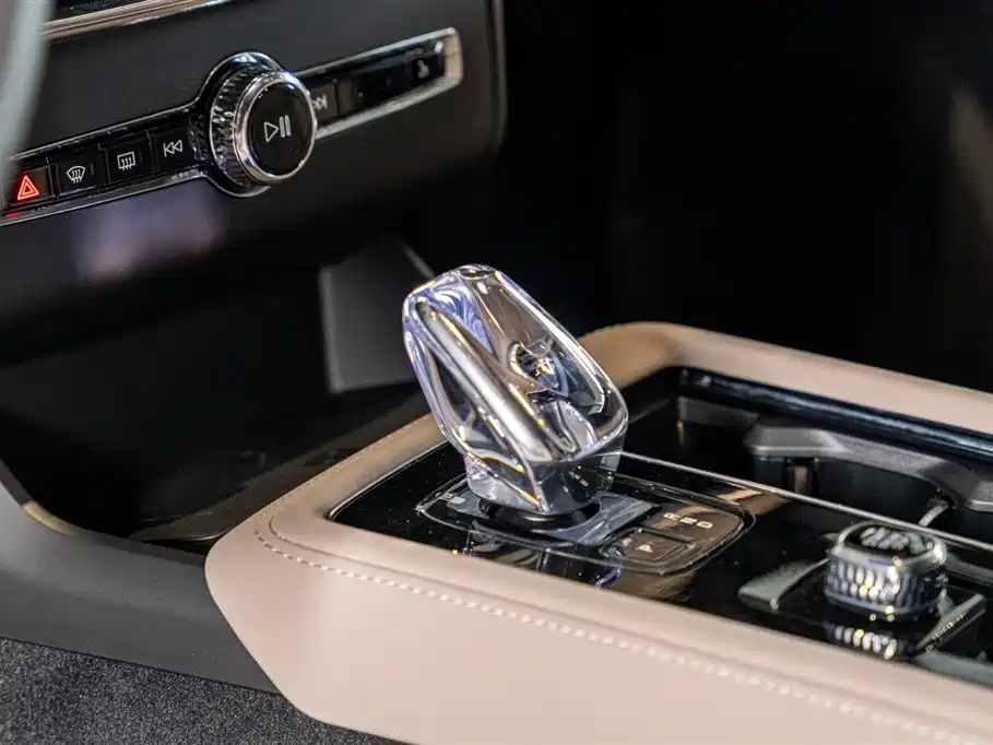 Volvo Volvo XC90 T8 Inscription AWD PHEV 2025 Model Year Mid-cycle Refresh 7-seat 2026 - thumbnail 15