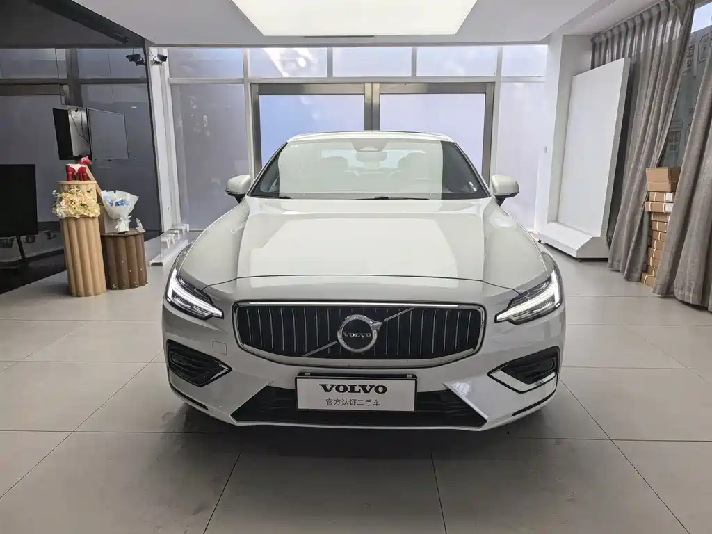Volvo Volvo S60 2025 B4 Intelligent Luxury Edition 2025 - thumbnail 2
