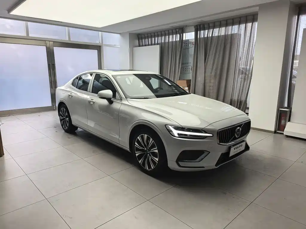 Volvo Volvo S60 2025 B4 Intelligent Luxury Edition 2025 - thumbnail 3