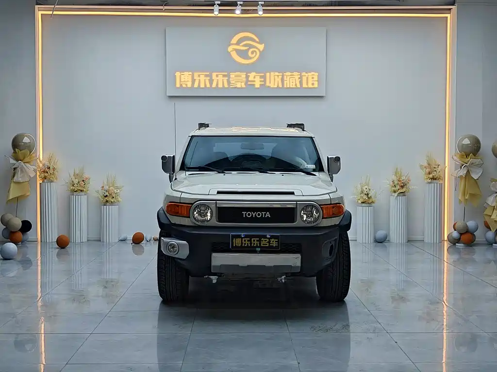 Toyota Toyota Land Cruiser FJ 2017 4.0L Middle East Edition 2019 - thumbnail 2