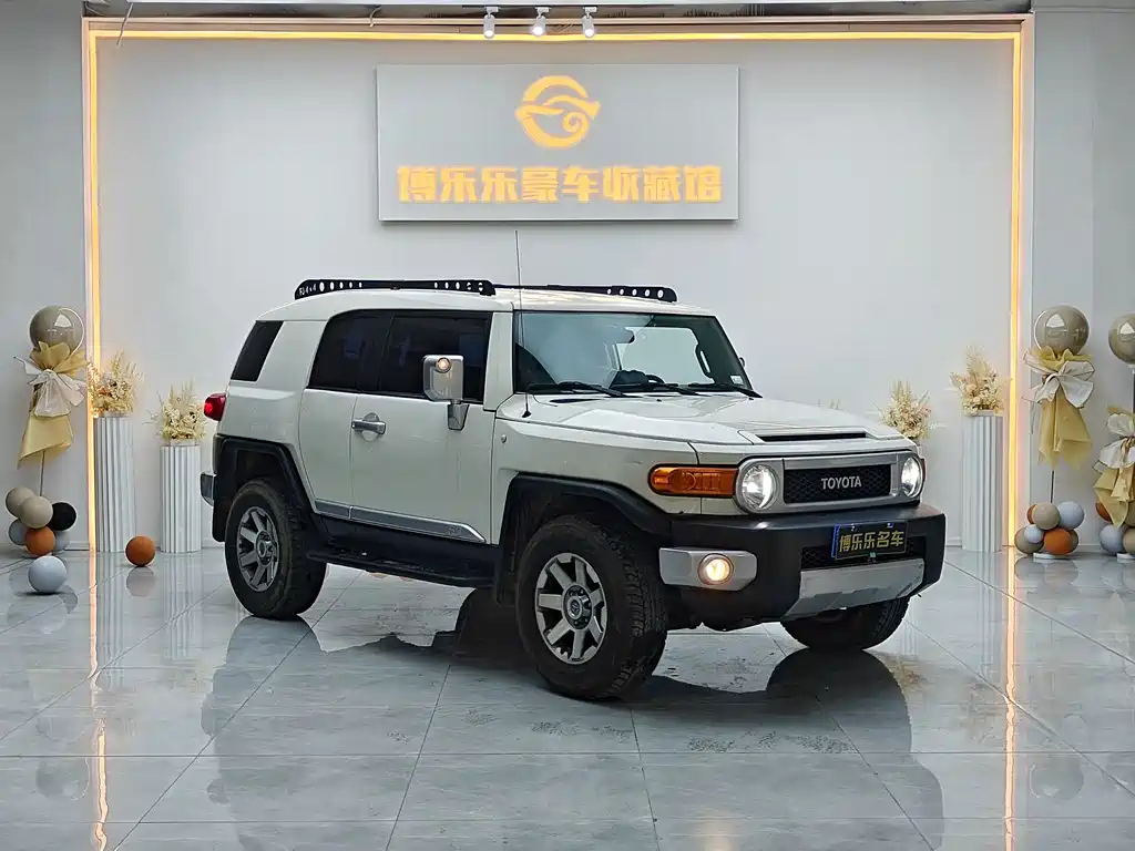 Toyota Toyota Land Cruiser FJ 2017 4.0L Middle East Edition 2019 - thumbnail 3
