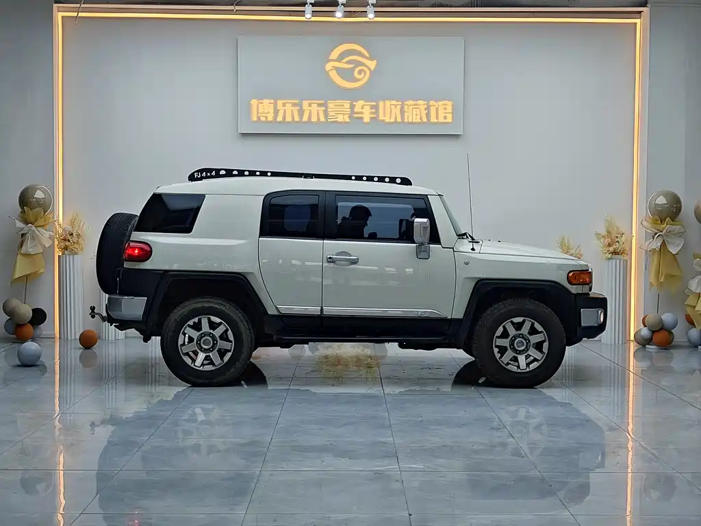 Toyota Toyota Land Cruiser FJ 2017 4.0L Middle East Edition 2019 - thumbnail 4