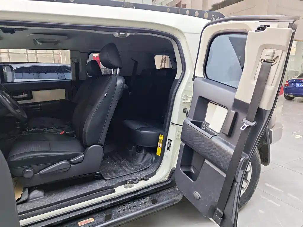 Toyota Toyota Land Cruiser FJ 2017 4.0L Middle East Edition 2019 - thumbnail 7