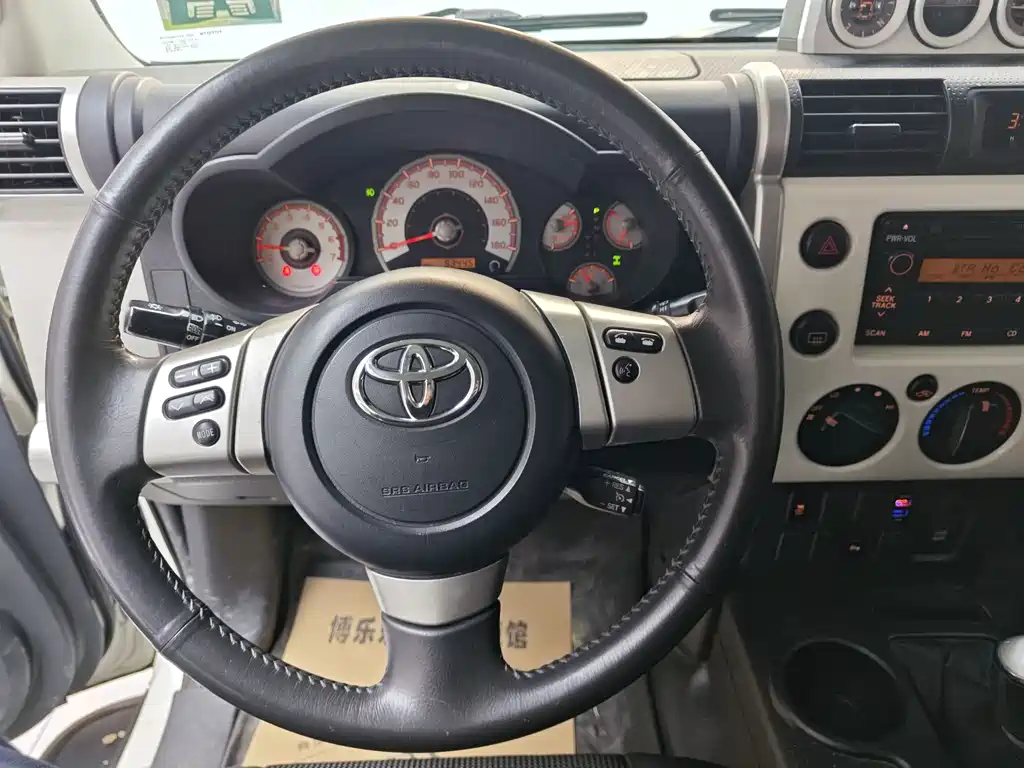 Toyota Toyota Land Cruiser FJ 2017 4.0L Middle East Edition 2019 - thumbnail 11