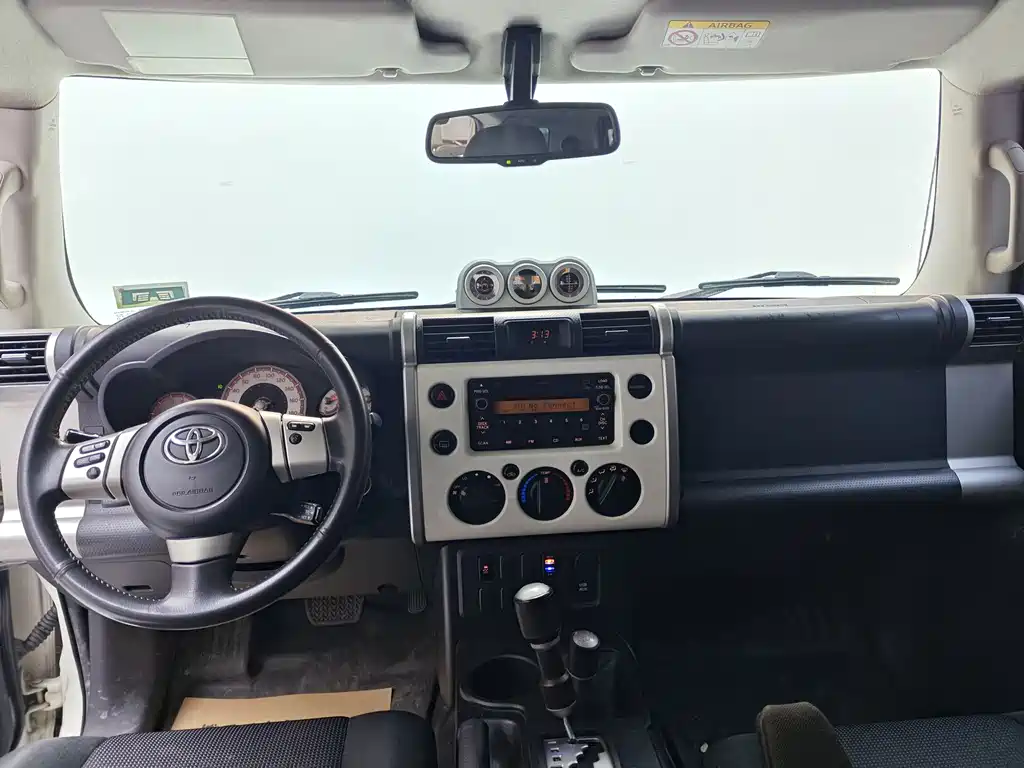 Toyota Toyota Land Cruiser FJ 2017 4.0L Middle East Edition 2019 - thumbnail 12