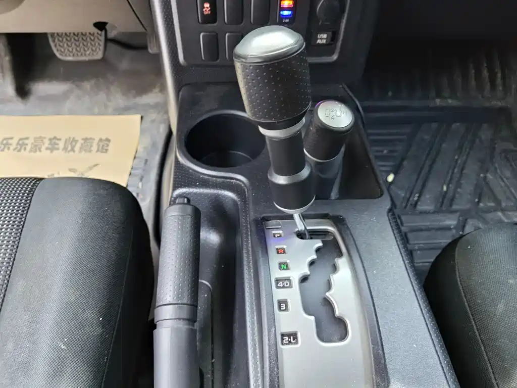 Toyota Toyota Land Cruiser FJ 2017 4.0L Middle East Edition 2019 - thumbnail 13