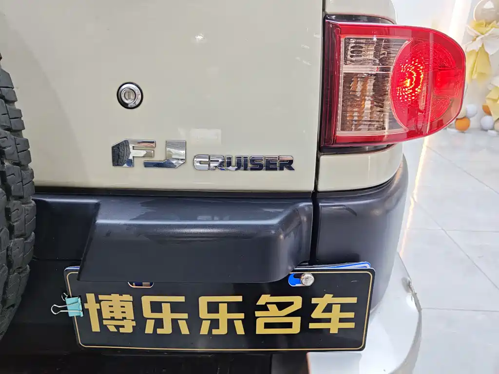 Toyota Toyota Land Cruiser FJ 2017 4.0L Middle East Edition 2019 - thumbnail 19
