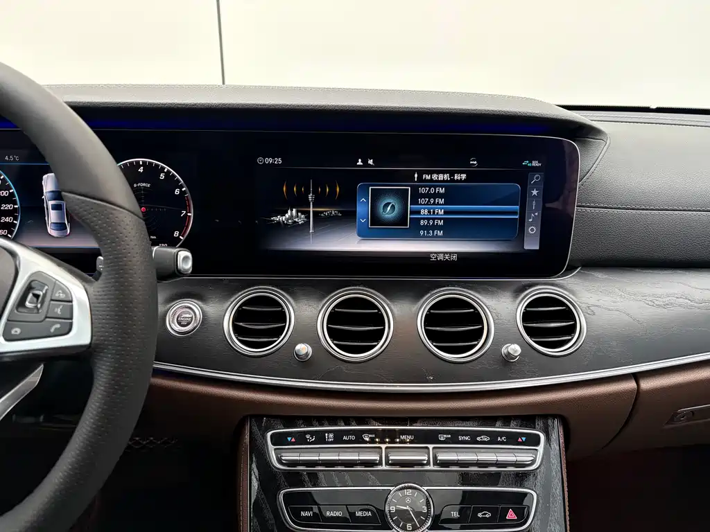 Mercedes-Benz Mercedes-Benz E-Class 2018 E 200 L Sport 4MATIC 2018 - thumbnail 10