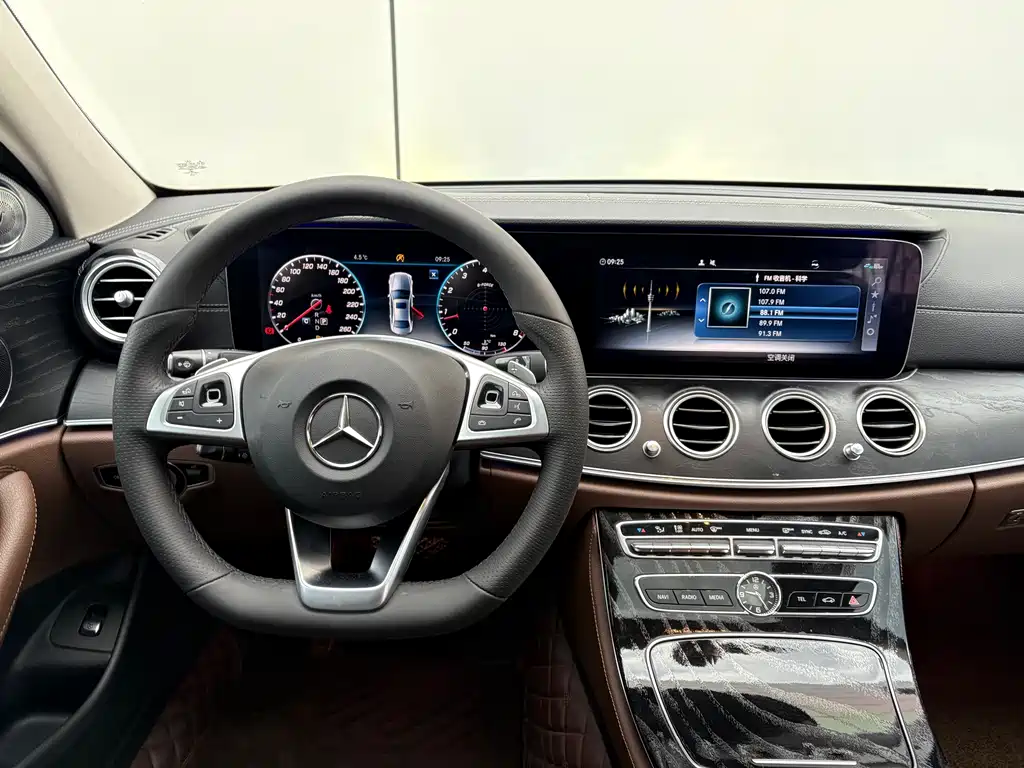 Mercedes-Benz Mercedes-Benz E-Class 2018 E 200 L Sport 4MATIC 2018 - thumbnail 11
