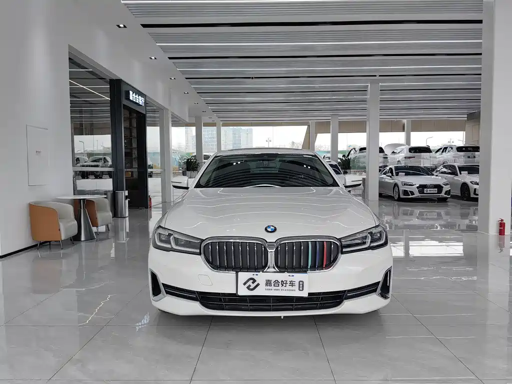 BMW BMW 5 Series 2022 Facelift 530Li Leading Model Luxury Package 2022 - thumbnail 2