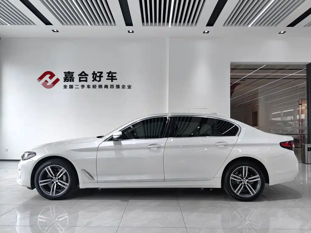 BMW BMW 5 Series 2022 Facelift 530Li Leading Model Luxury Package 2022 - thumbnail 3