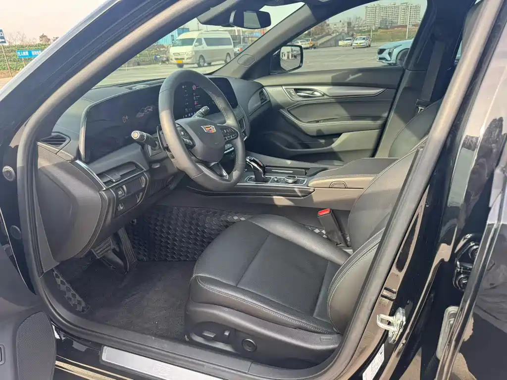 Cadillac Cadillac CT5 2024 28T Luxury Pro 2025 - thumbnail 4