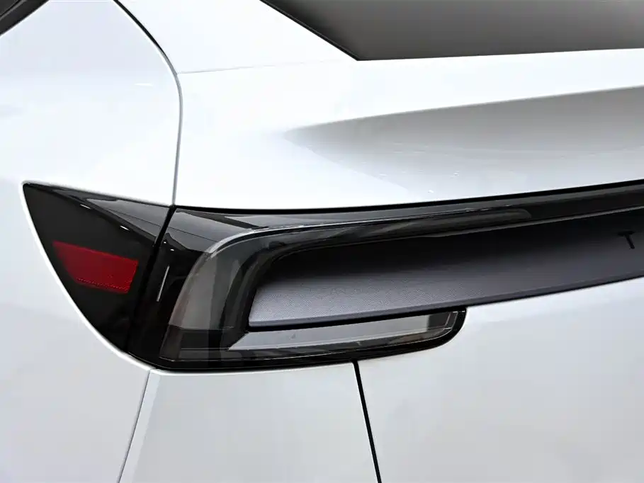 Tesla Model Y 2025 Rear-Wheel Drive 2025 - thumbnail 9