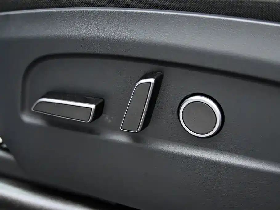 Tesla Model Y 2025 Rear-Wheel Drive 2025 - thumbnail 23