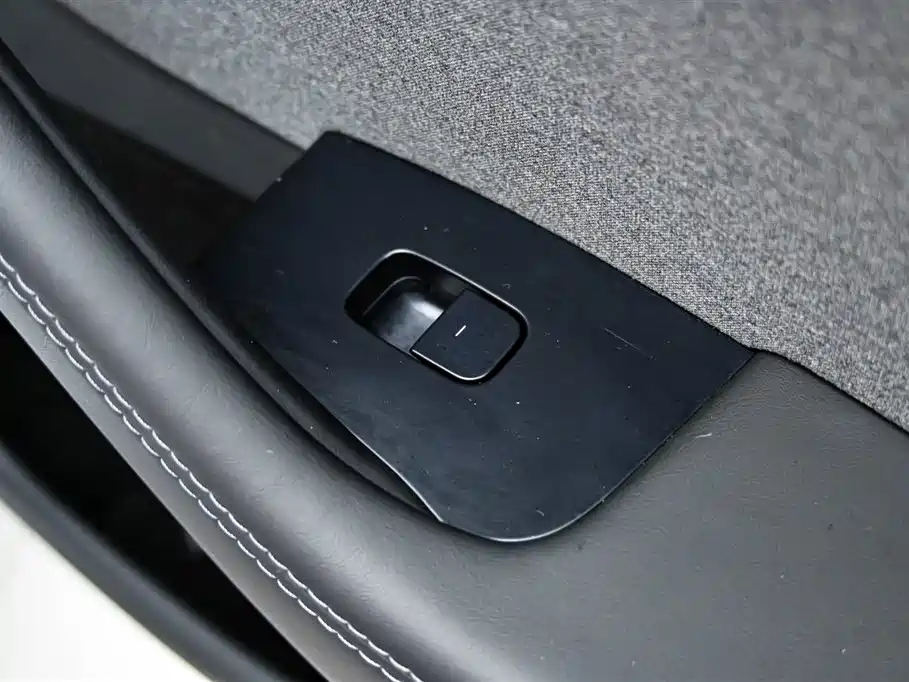 Tesla Model Y 2025 Rear-Wheel Drive 2025 - thumbnail 26