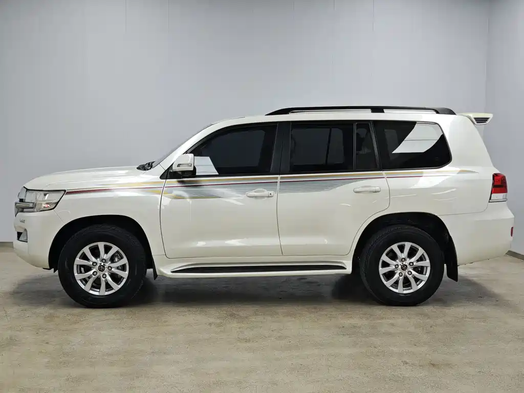 Toyota Land Cruiser (Imported) 2019 Model 4.0L Automatic 2020 - thumbnail 3