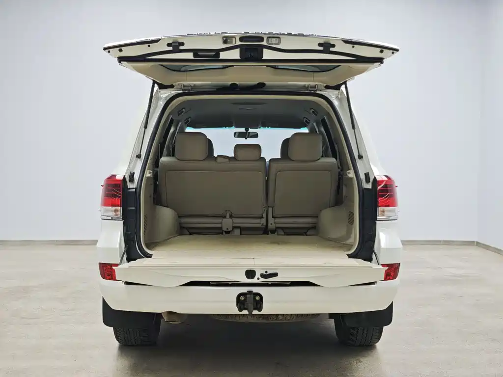 Toyota Land Cruiser (Imported) 2019 Model 4.0L Automatic 2020 - thumbnail 6