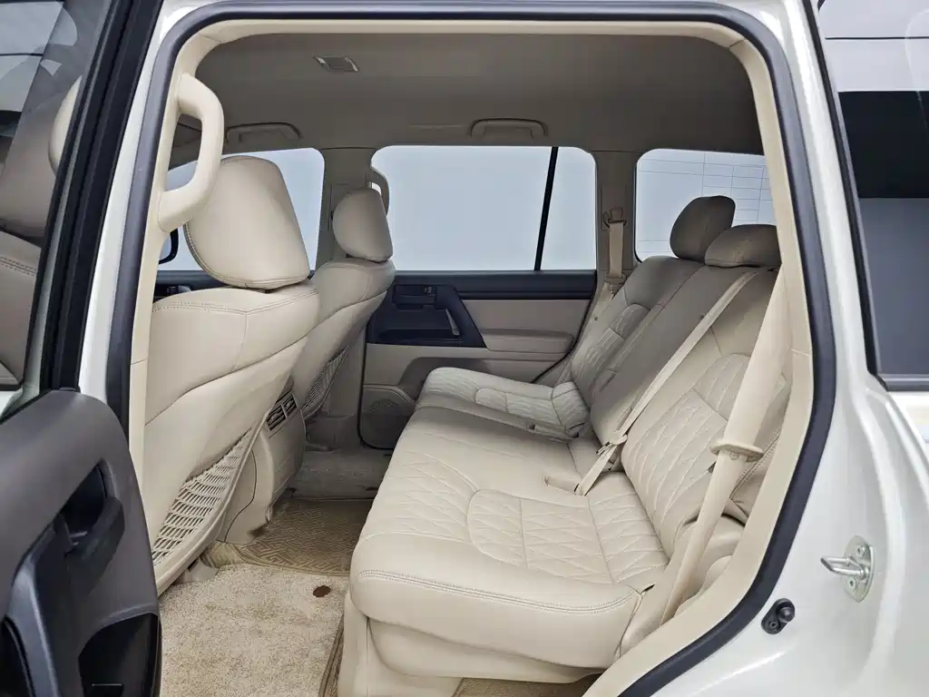 Toyota Land Cruiser (Imported) 2019 Model 4.0L Automatic 2020 - thumbnail 8