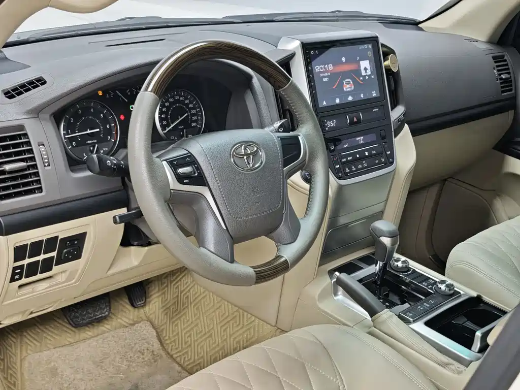 Toyota Land Cruiser (Imported) 2019 Model 4.0L Automatic 2020 - thumbnail 10