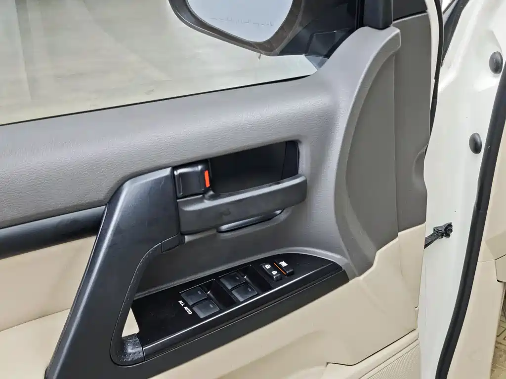 Toyota Land Cruiser (Imported) 2019 Model 4.0L Automatic 2020 - thumbnail 11