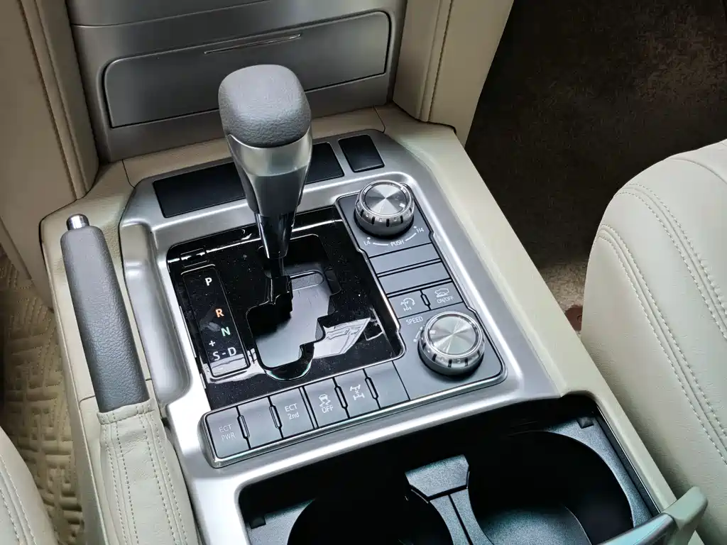 Toyota Land Cruiser (Imported) 2019 Model 4.0L Automatic 2020 - thumbnail 13