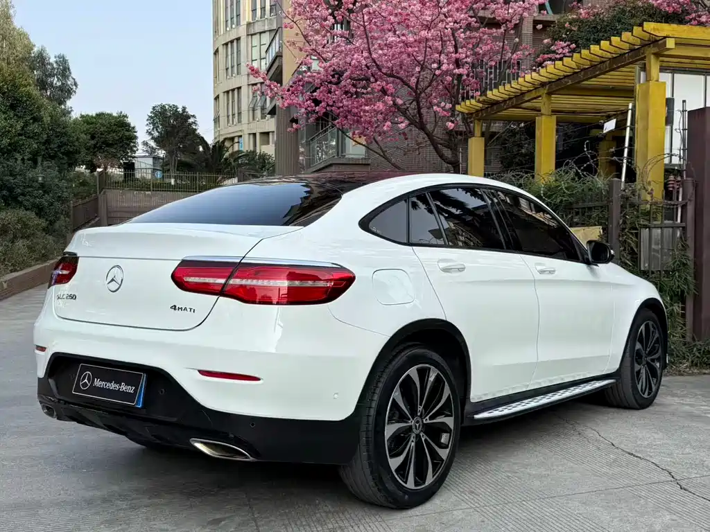 Mercedes-Benz Mercedes-Benz GLC Coupe 2018 GLC 260 4MATIC Coupé SUV 2018 - thumbnail 4