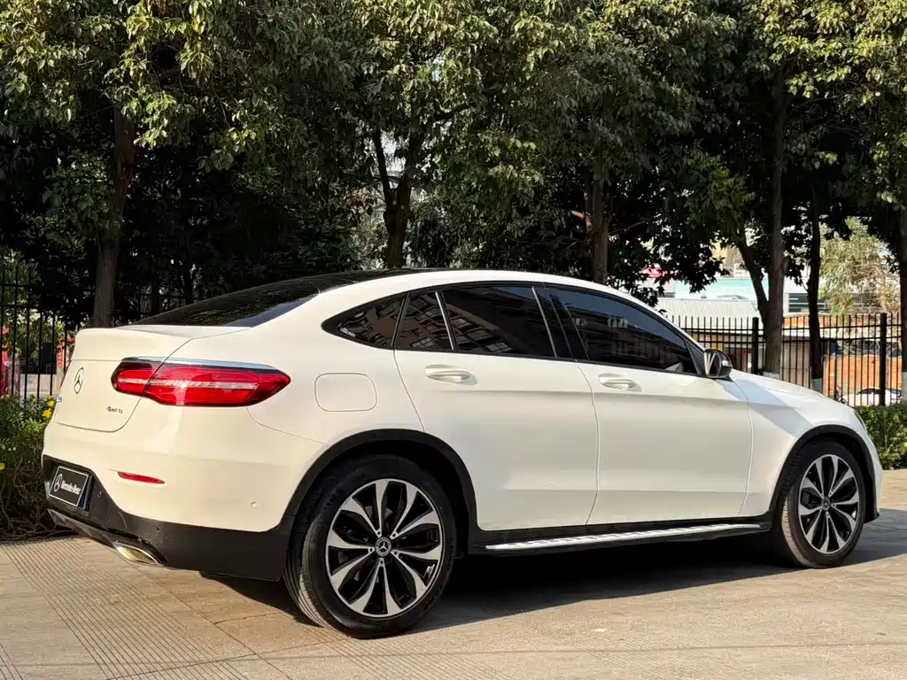 Mercedes-Benz Mercedes-Benz GLC Coupe 2018 GLC 260 4MATIC Coupé SUV 2018 - thumbnail 28