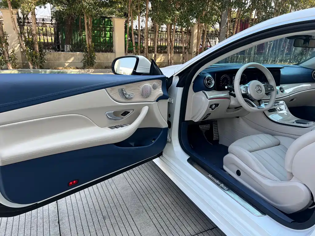 Mercedes-Benz Mercedes-Benz E-Class Coupe E 260 2020 Model 2020 - thumbnail 5
