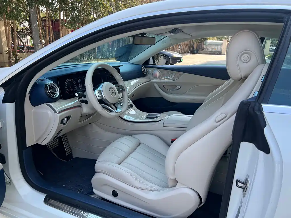 Mercedes-Benz Mercedes-Benz E-Class Coupe E 260 2020 Model 2020 - thumbnail 6