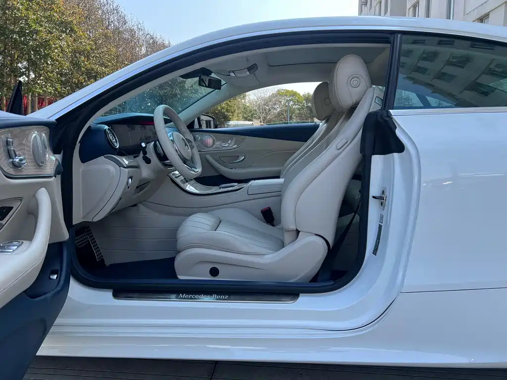 Mercedes-Benz Mercedes-Benz E-Class Coupe E 260 2020 Model 2020 - thumbnail 8