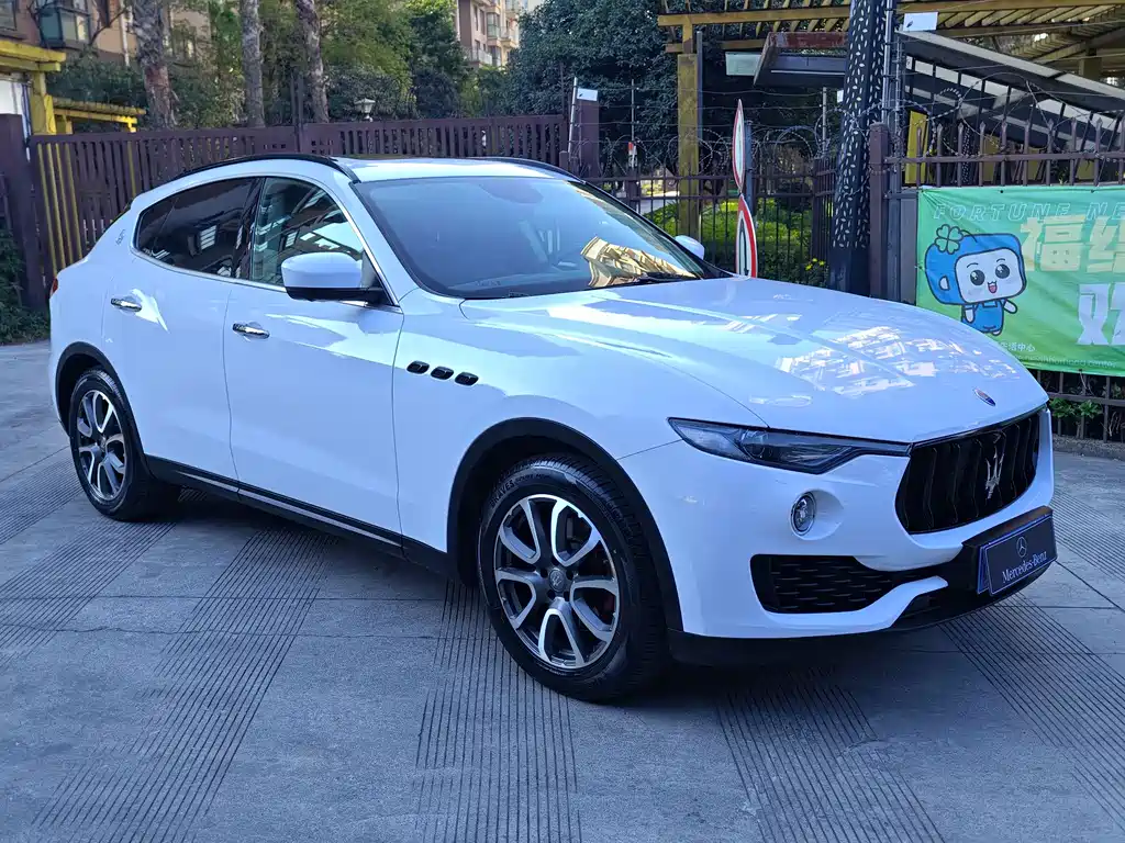 Maserati Maserati Levante 2016 3.0T Standard 2017 - thumbnail 3