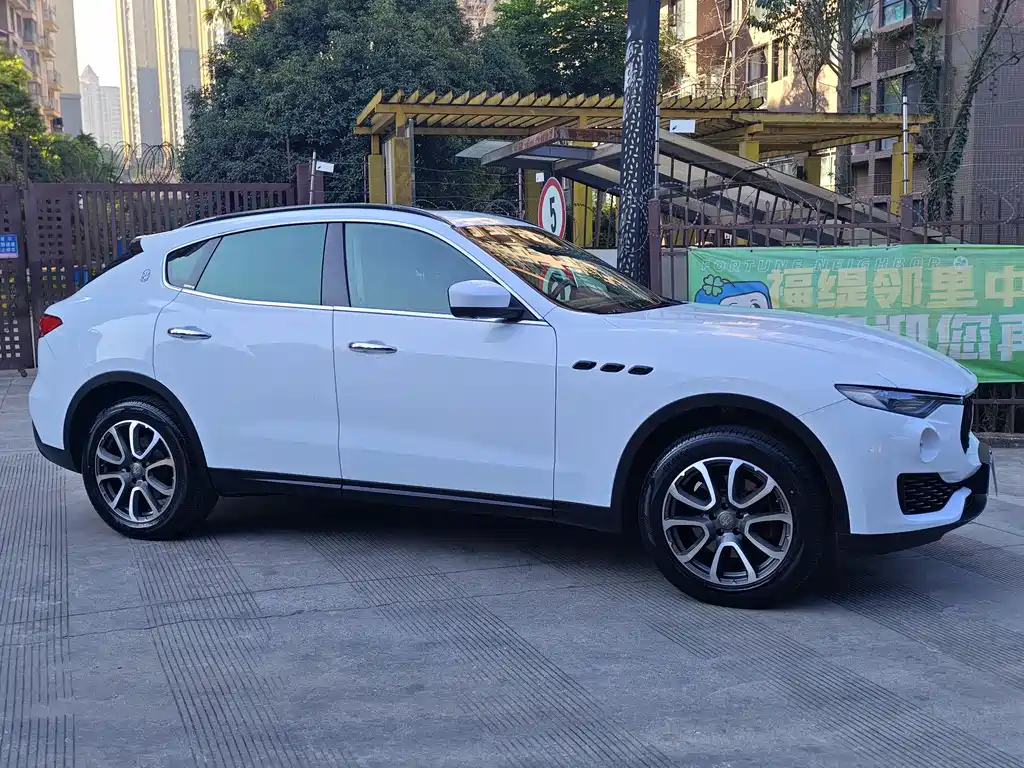 Maserati Maserati Levante 2016 3.0T Standard 2017 - thumbnail 7