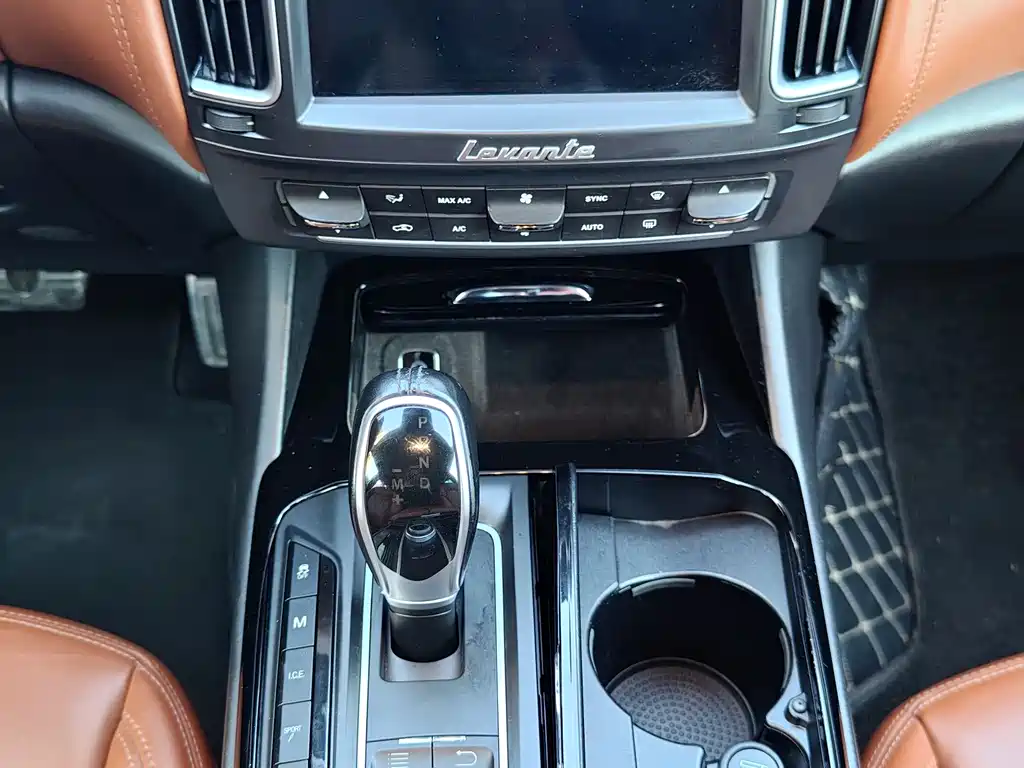 Maserati Maserati Levante 2016 3.0T Standard 2017 - thumbnail 10