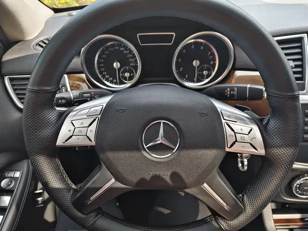 Mercedes-Benz Mercedes-Benz M-Class 2014 ML 400 4MATIC Sport Edition 2014 - thumbnail 13