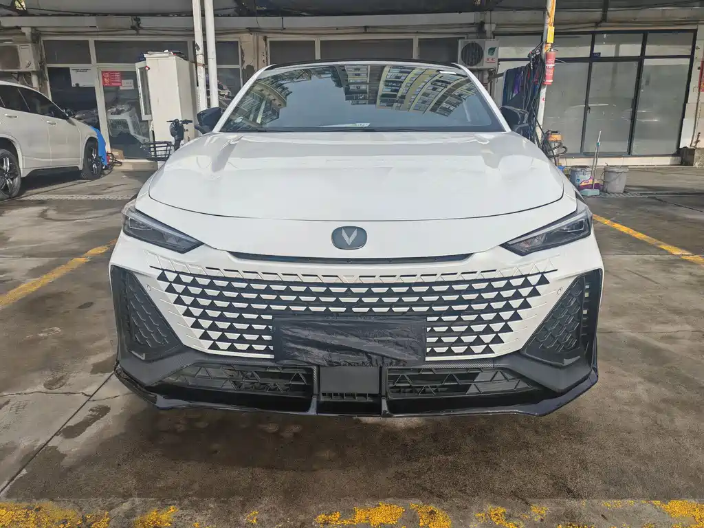 Changan Changan UNI-V 2023 1.5T Sport Edition 2023 - thumbnail 2