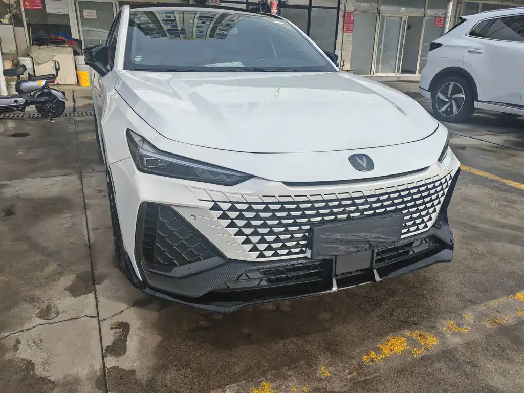Changan Changan UNI-V 2023 1.5T Sport Edition 2023 - thumbnail 3