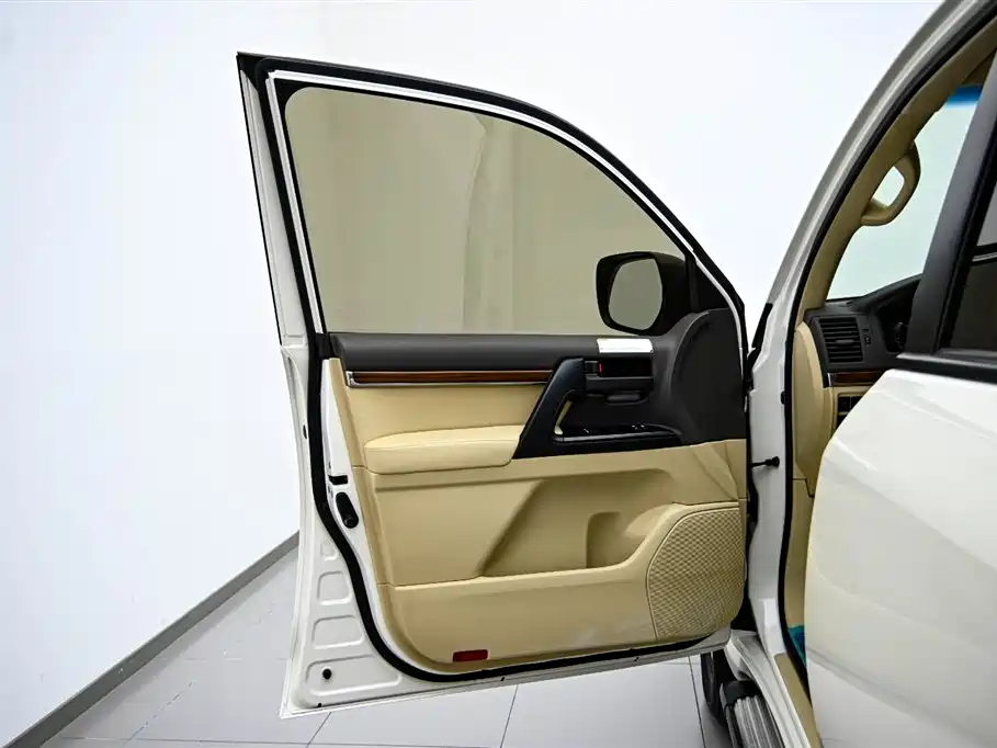 Toyota Land Cruiser (Imported) 2017 Model 4.0L Automatic 2017 - thumbnail 16