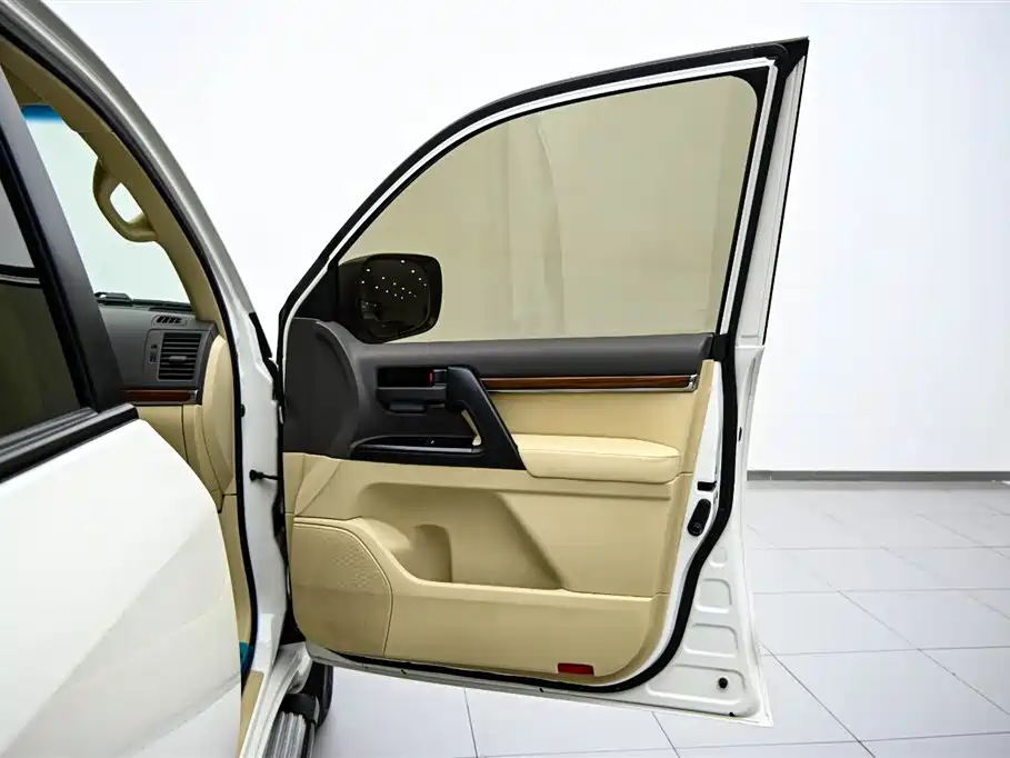 Toyota Land Cruiser (Imported) 2017 Model 4.0L Automatic 2017 - thumbnail 17