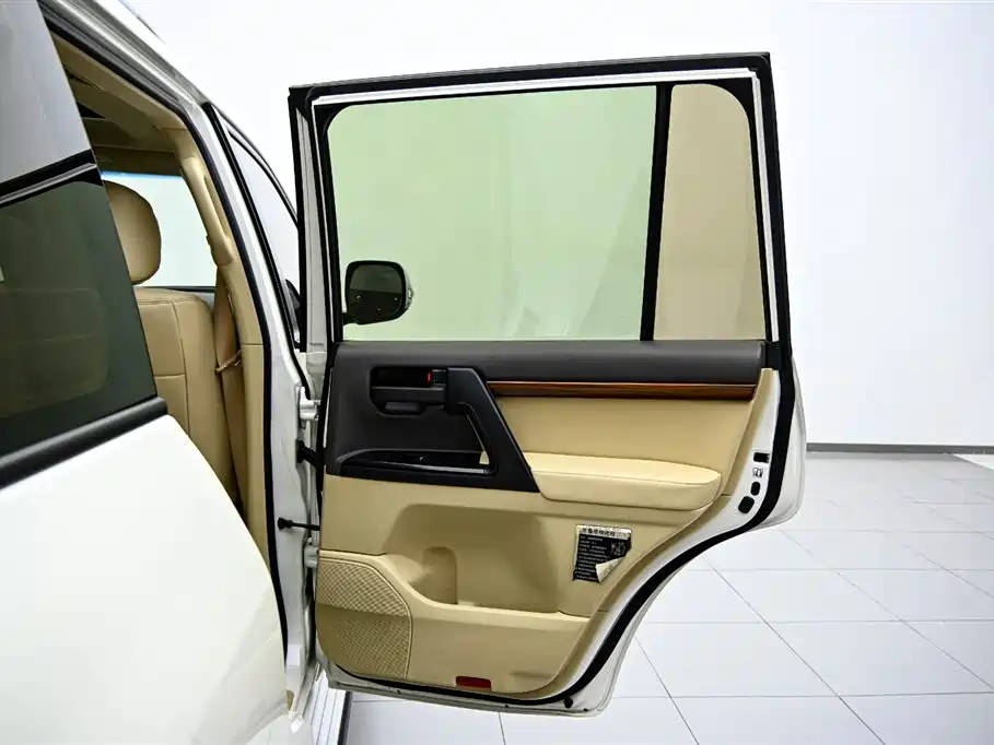 Toyota Land Cruiser (Imported) 2017 Model 4.0L Automatic 2017 - thumbnail 18