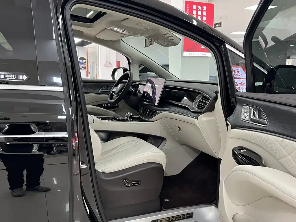 Denza DENZA D9 2025 DM-i Intelligent Driving Edition 1020 AWD Premium Model 2025 - thumbnail 13