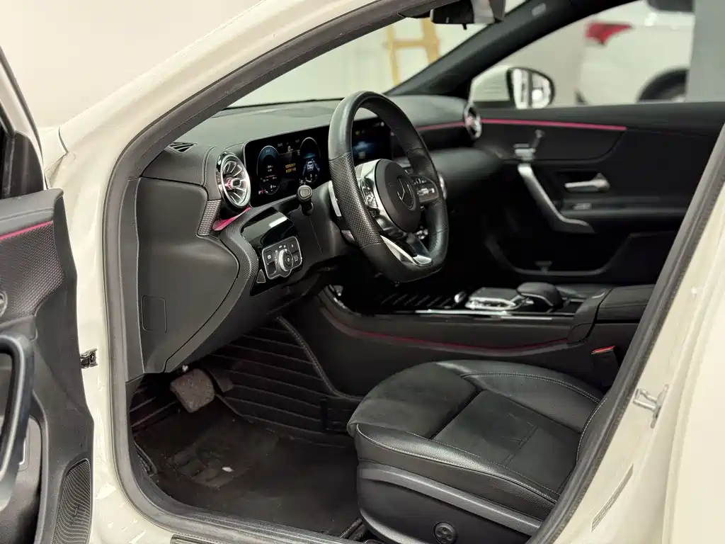 Mercedes-Benz Mercedes-Benz A-Class 2020 A 200 L Sport Sedan 2020 - thumbnail 4