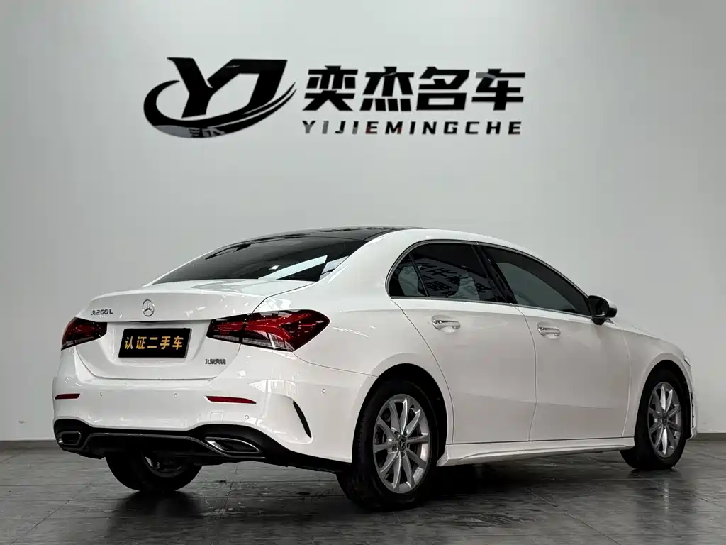 Mercedes-Benz Mercedes-Benz A-Class 2020 A 200 L Sport Sedan 2020 - thumbnail 17