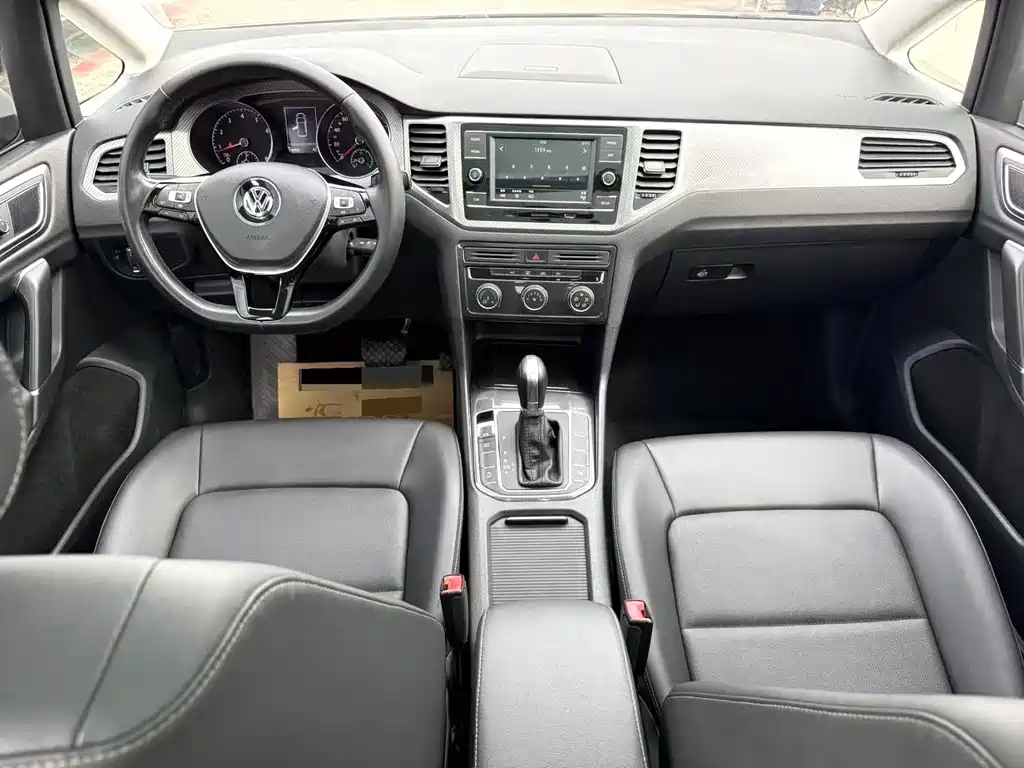 Volkswagen Volkswagen Golf嘉旅 2019 280TSI Automatic Watchful Edition国VI  Wait, I need to provide only the internationally accepted model name without the additional descriptors. The core model is:  Volkswagen Golf Sportsvan 2019 - thumbnail 4