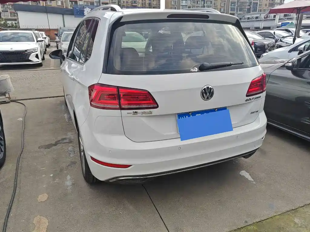 Volkswagen Volkswagen Golf嘉旅 2019 280TSI Automatic Watchful Edition国VI  Wait, I need to provide only the internationally accepted model name without the additional descriptors. The core model is:  Volkswagen Golf Sportsvan 2019 - thumbnail 9
