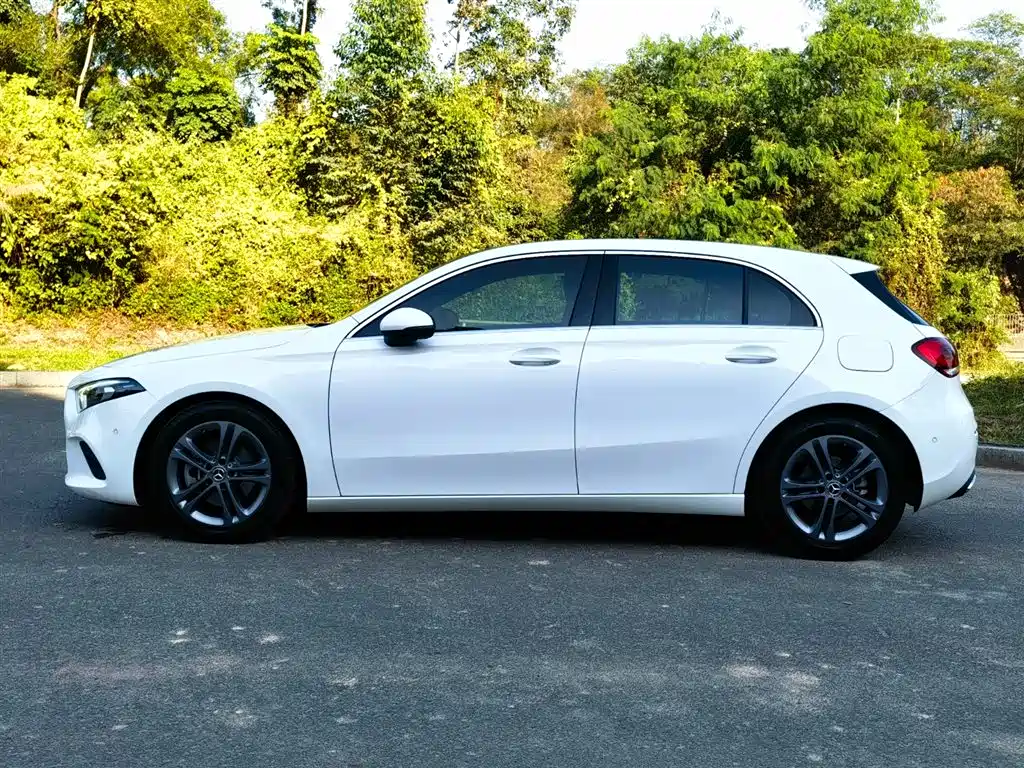 Mercedes-Benz Mercedes-Benz A-Class 2019 A 200 Sport Edition 2020 - thumbnail 4
