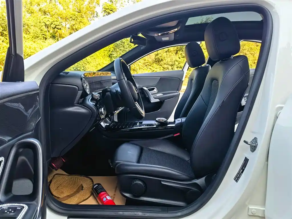 Mercedes-Benz Mercedes-Benz A-Class 2019 A 200 Sport Edition 2020 - thumbnail 9