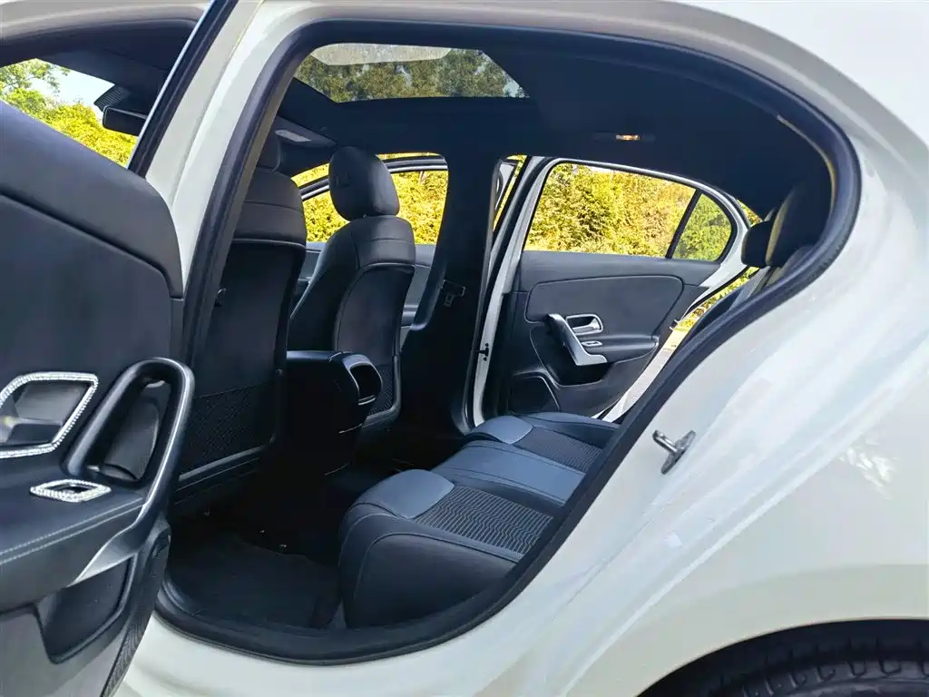 Mercedes-Benz Mercedes-Benz A-Class 2019 A 200 Sport Edition 2020 - thumbnail 10